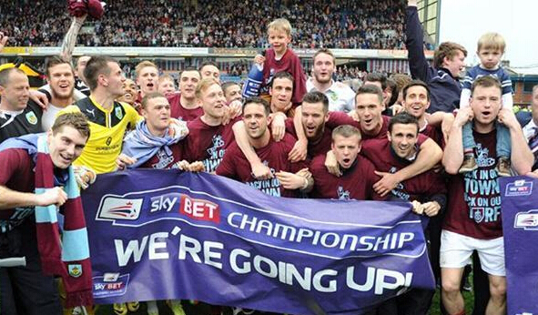 蒙古王那顺格日勒重拳击倒对手，散打王对决显威（蒙古王那顺格日勒重拳KO对手，散打王之战尽显威势）