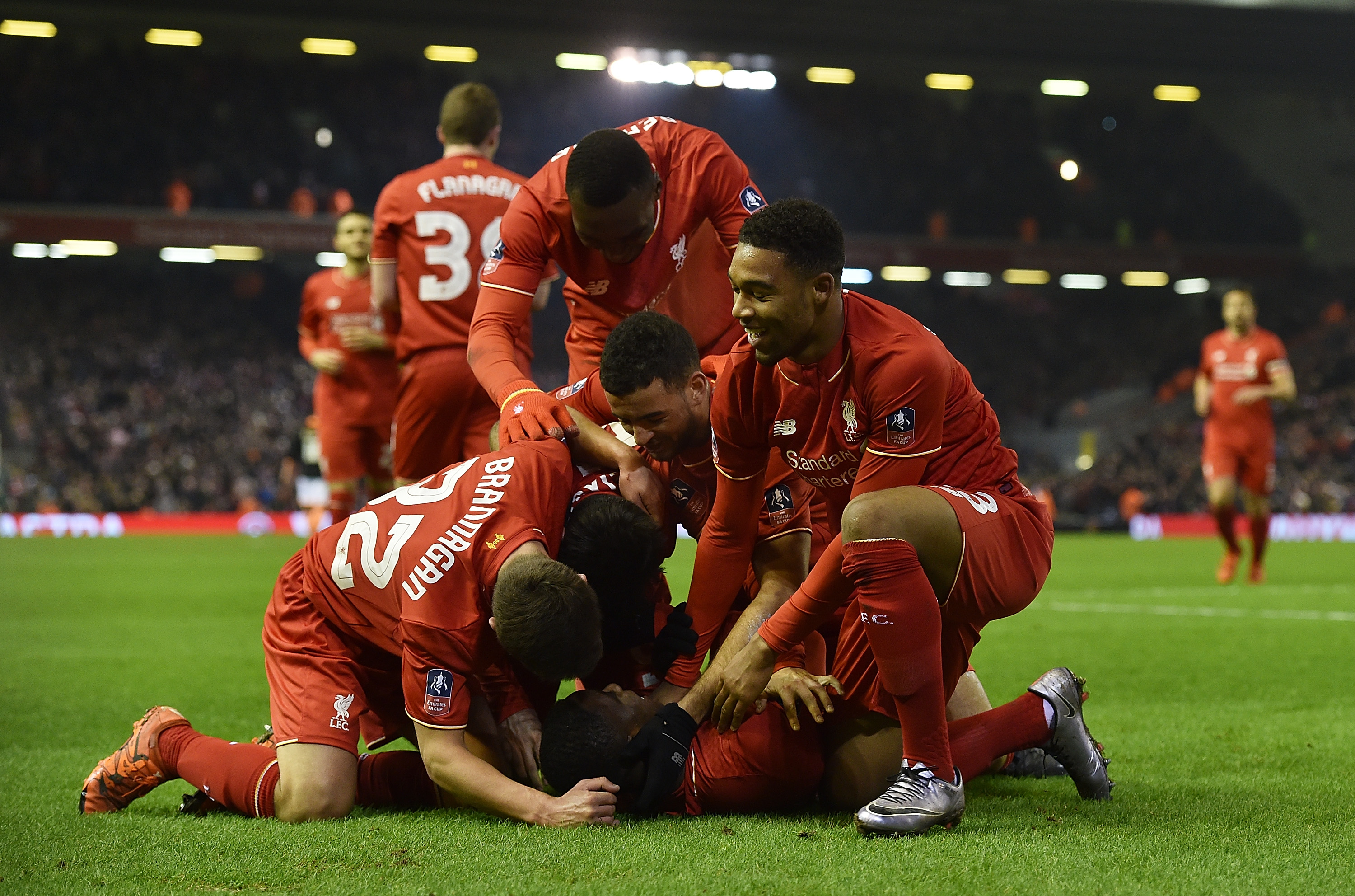 赫罗纳vs阿拉维斯：维特塞尔、布林德首发，马里亚诺-迪亚斯、德尼斯-苏亚雷斯出战（赫罗纳迎战阿拉维斯：维特塞尔、布林德首发，马里亚诺-迪亚斯与德尼斯-苏亚雷斯出场）