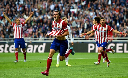 土超比赛双方在禁区里打架，裁判未吹停比赛导致主队打入空门（土超禁区内爆发冲突，裁判未鸣哨，主队趁机打进空门）