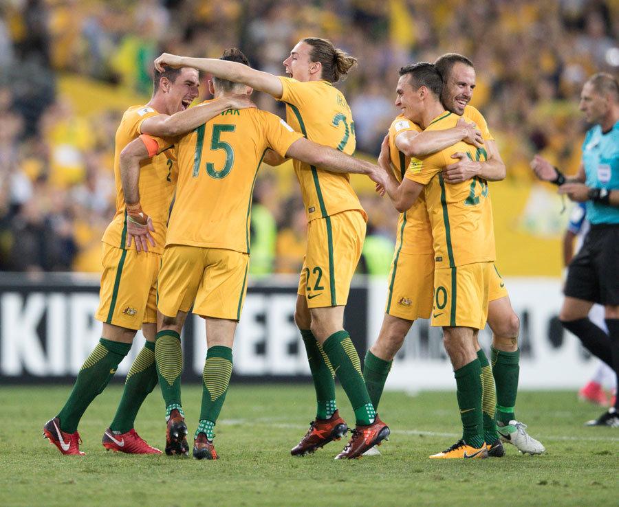 西甲战报：布坎南世界波，米考塔泽建功，黄潜2-0赫塔菲（西甲-布坎南轰世界波米考塔泽建功 黄潜2-0击败赫塔菲）