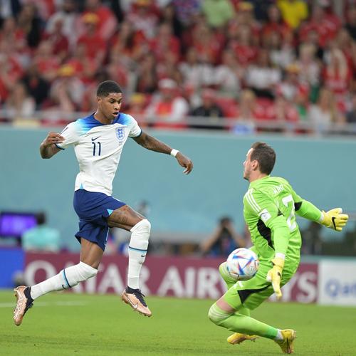 你看到的是结果，他看到的是过程（你看见的是结局，他注视的是历程）