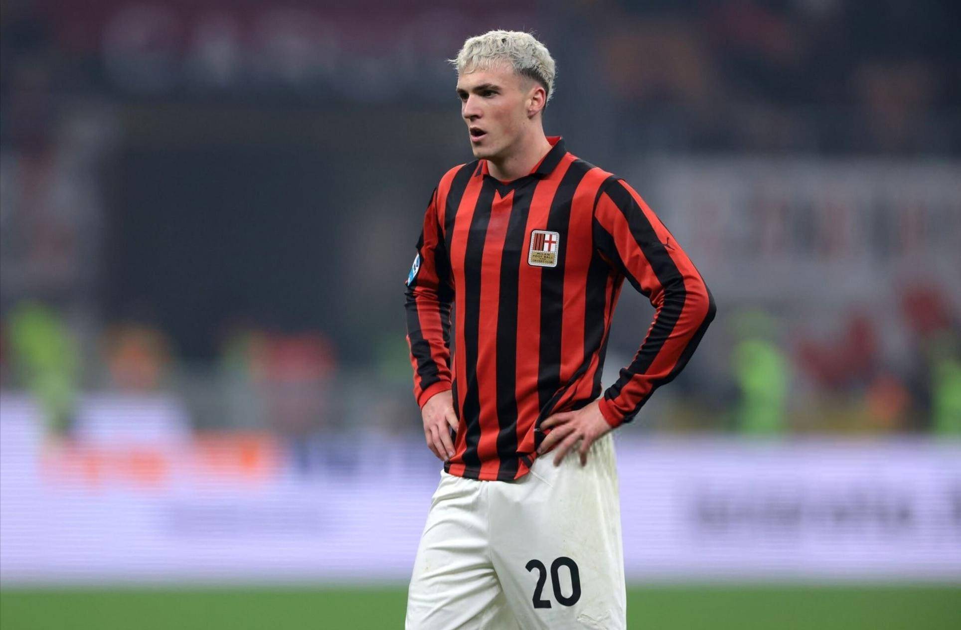 广东男篮101-75胜江苏肯帝亚，18岁小将王洪泽表现亮眼，攻防全面，被视为未来之星。