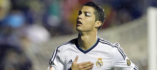 出席白宫晚宴后，C罗与美国防务部长合影