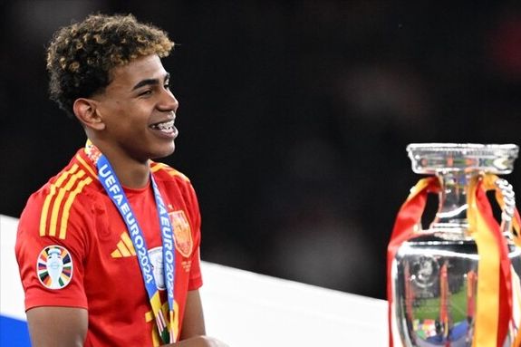 梅西神了！总决赛直塞+挑传助攻，一夜造2球，率队首次夺冠创纪录（梅西爆发：决赛直塞+挑传双助攻，一夜造2球，带队首冠创纪录）