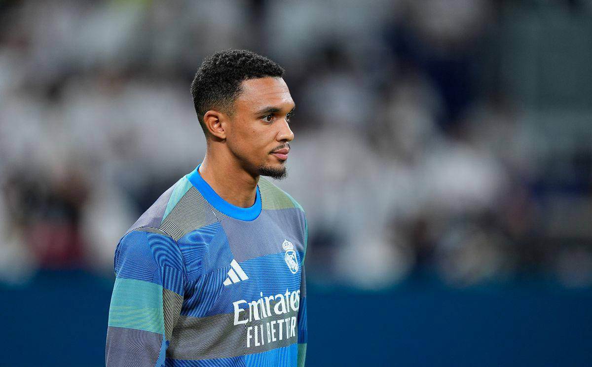 英超第13轮切尔西对阵阿森纳，双方均状态出色，争夺争冠席位，赛果待定。（英超第13轮焦点战：切尔西迎战阿森纳，双方状态火热，争冠卡位战悬念待解）